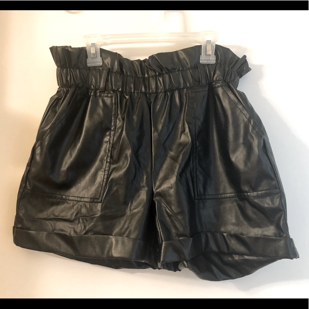 New!! Women’s leather shorts size M